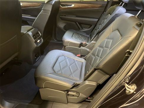 Certified 2025 Volkswagen Atlas SE image 17