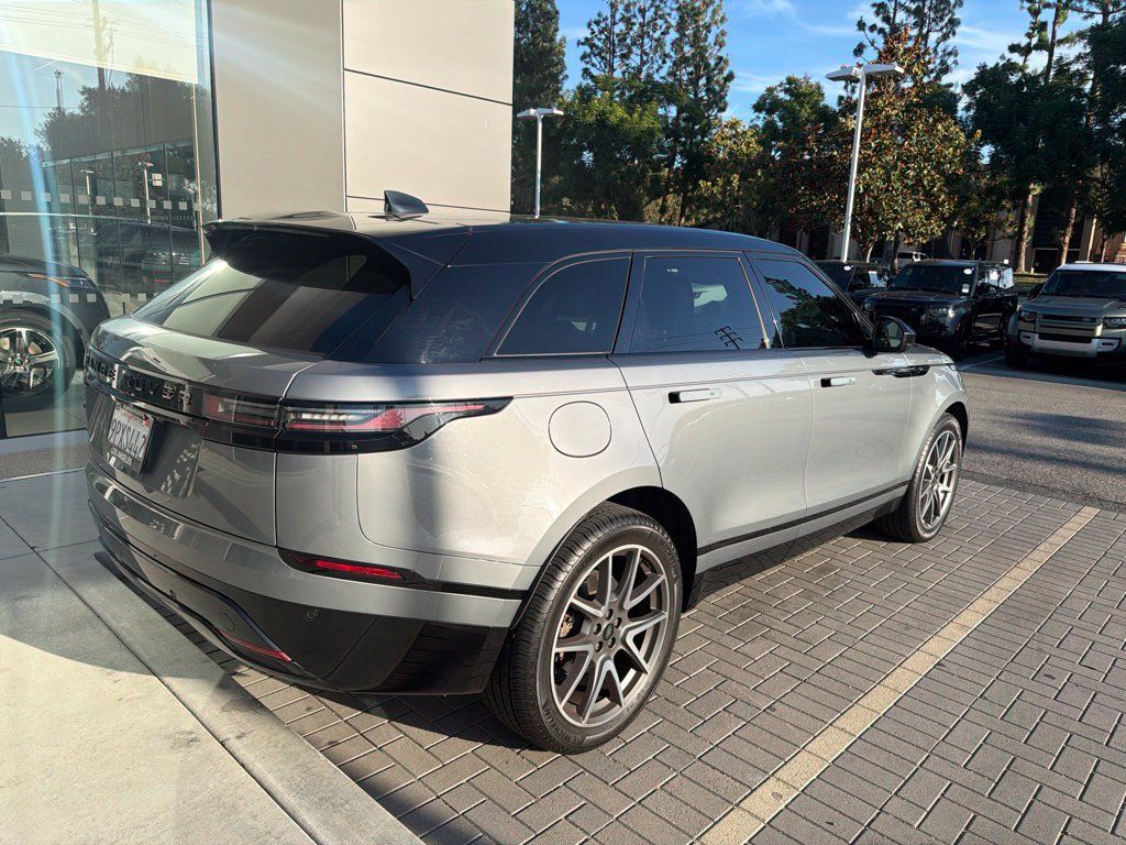 Used 2024 Land Rover Range Rover Velar Dynamic SE AWD/4WD image 3