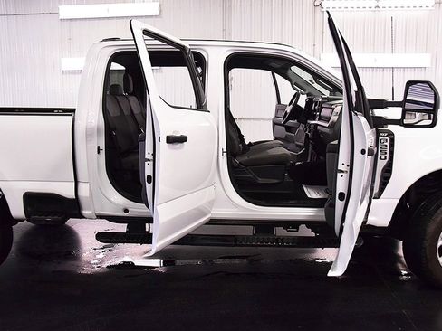 Used 2025 Ford F250 XLT image 30