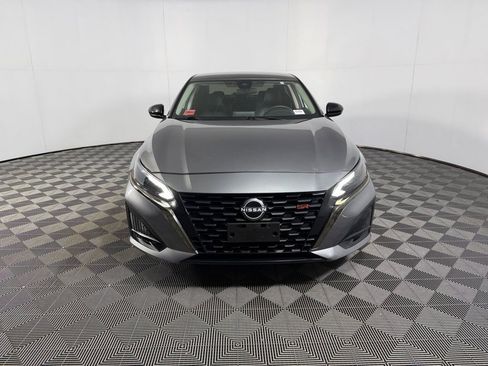 Used 2025 Nissan Altima 2.5 SR FWD image 11