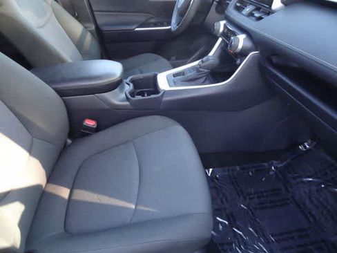 Used 2025 Toyota RAV4 XLE AWD/4WD image 13