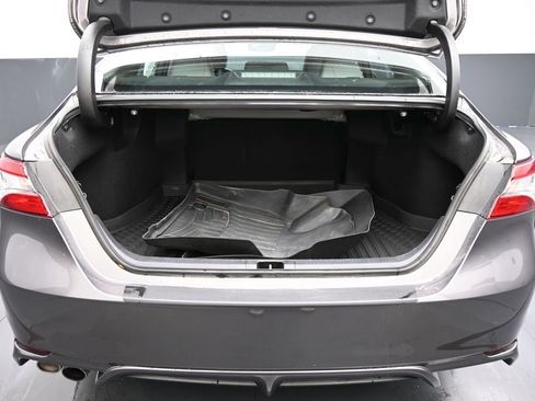 Used 2020 Toyota Camry SE FWD image 22