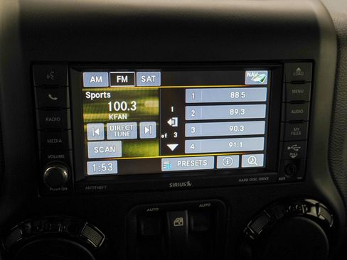 Used 2017 Jeep Wrangler Sahara AWD/4WD image 16