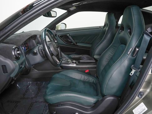 Used 2024 Nissan GT-R T-spec Dual-clutch 6-Speed Tra w/ Floor Mat Package image 40
