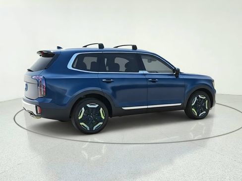 Certified 2024 Kia Telluride EX w/ EX Captain's Chair Package FWD image 6