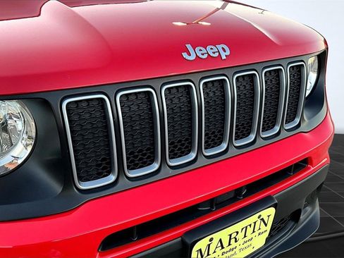 Used 2023 Jeep Renegade Latitude image 28