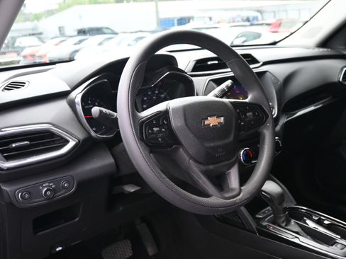 Used 2022 Chevrolet TrailBlazer LT image 3