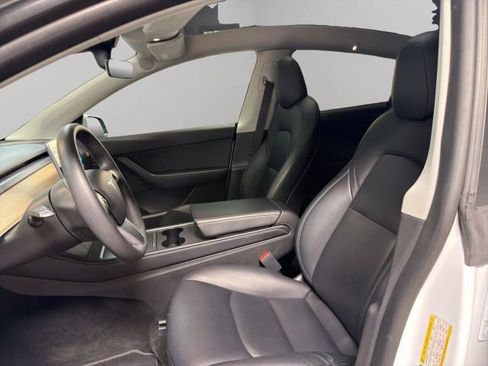 Used 2022 Tesla Model Y Long Range image 10