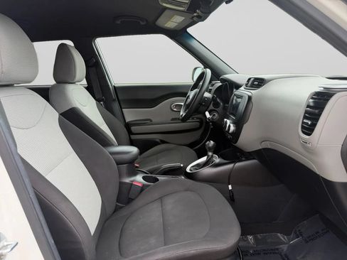 Used 2016 Kia Soul FWD image 33