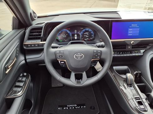 Used 2026 Toyota Crown Signia w/ Advanced Technology Package AWD/4WD image 14