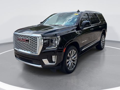 Used 2024 GMC Yukon Denali w/ Advanced Technology Package AWD/4WD image 3