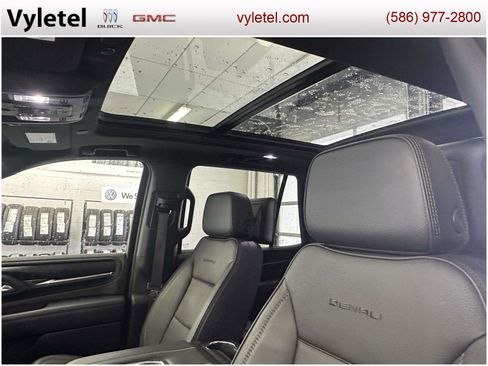 Used 2024 GMC Yukon Denali w/ Advanced Technology Package image 23