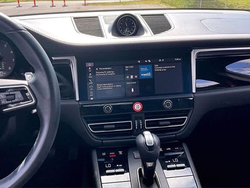 Used 2024 Porsche Macan image 9
