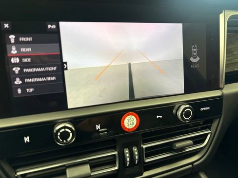 Certified 2024 Porsche Macan AWD/4WD image 42