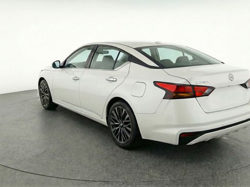 Used 2025 Nissan Altima 2.5 SV image 6