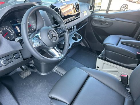 New 2025 Mercedes-Benz Sprinter 2500 image 9