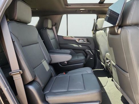 New 2026 GMC Yukon Denali w/ Denali Reserve Package AWD/4WD image 16