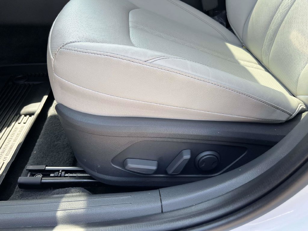 Certified 2025 Hyundai Sonata Limited FWD image 17