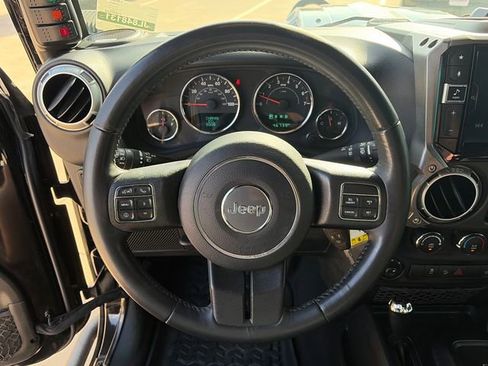 Used 2018 Jeep Wrangler Unlimited Rubicon w/ Connectivity Group AWD/4WD image 22