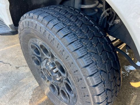 Used 2023 Ford F250 Lariat w/ Sport Appearance Package image 5