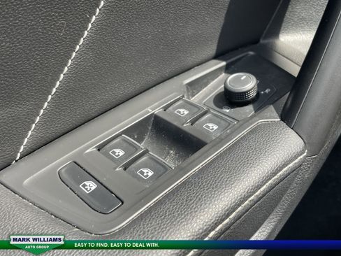 Used 2022 Volkswagen Tiguan SE R-Line image 16