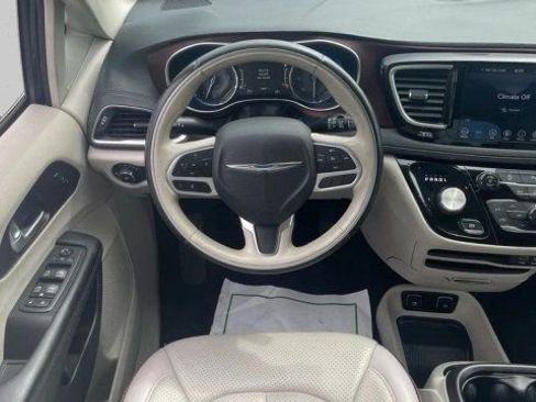Used 2020 Chrysler Pacifica Limited FWD image 12