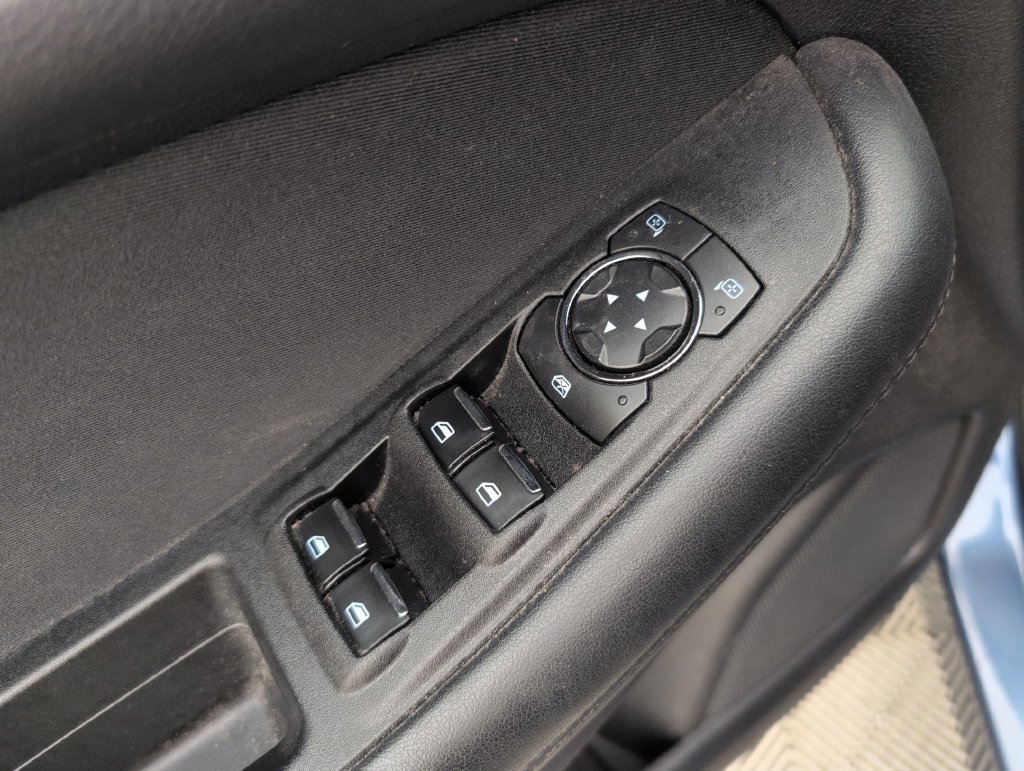Used 2018 Ford Edge SE FWD image 31