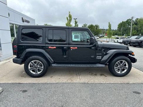 Certified 2019 Jeep Wrangler Unlimited Sahara w/ Cold Weather Group AWD/4WD image 8