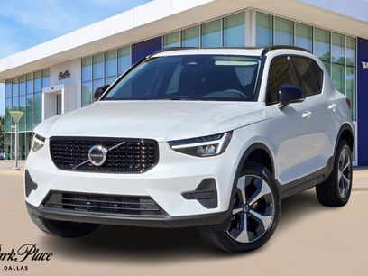 New 2026 Volvo XC40 B4 Core w/ Climate Package