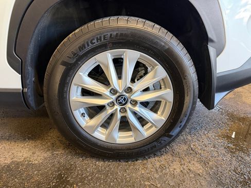 Used 2023 Toyota Corolla Cross LE image 26