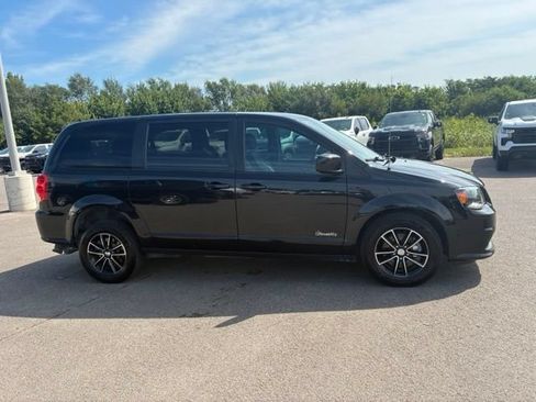 Used 2018 Dodge Grand Caravan SXT w/ Driver Convenience Group FWD image 9