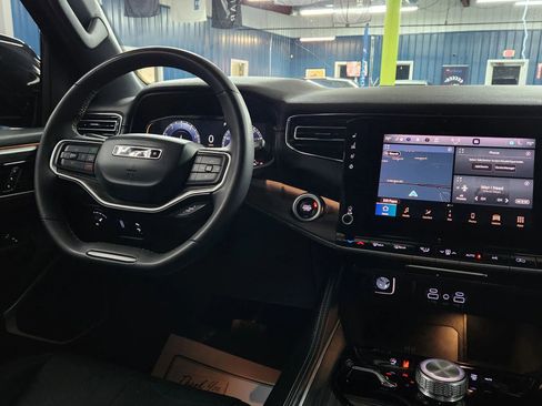 Used 2023 Jeep Wagoneer L Series II image 49