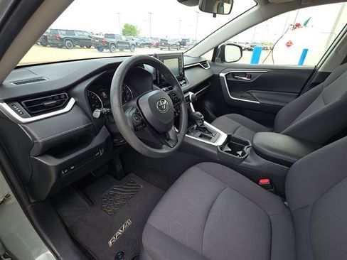Used 2019 Toyota RAV4 XLE w/ Convenience Package FWD image 10