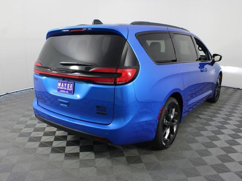 New 2027 Chrysler Pacifica Select FWD image 26