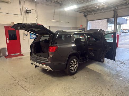 Used 2017 GMC Acadia SLE AWD/4WD image 14