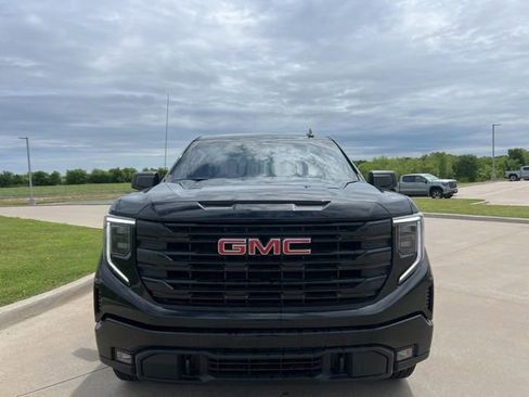 Used 2025 GMC Sierra 1500 Elevation AWD/4WD image 2