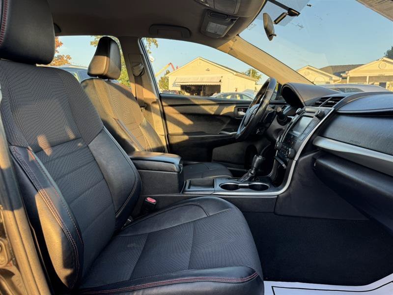 Used 2017 Toyota Camry SE FWD image 16