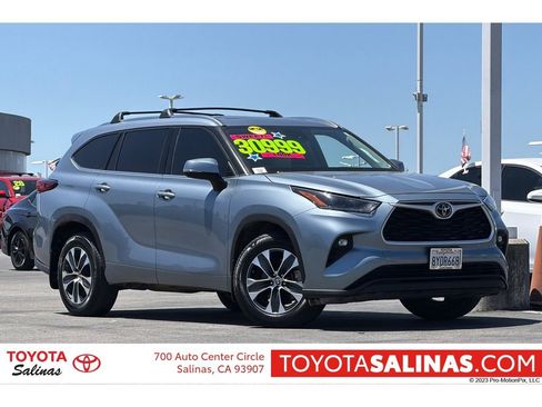 Used 2021 Toyota Highlander XLE AWD/4WD image 1