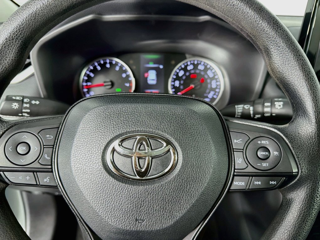 Used 2022 Toyota RAV4 XLE FWD image 16