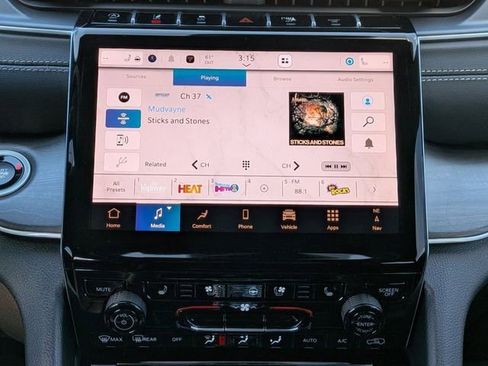 New 2025 Jeep Grand Cherokee Limited w/ Luxury Tech Group II RWD image 16