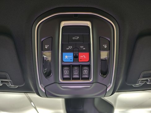 New 2025 Jeep Grand Cherokee Limited w/ Luxury Tech Group II image 37