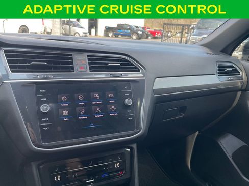 Used 2022 Volkswagen Tiguan SE R-Line image 21