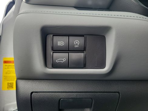 Used 2024 Toyota Highlander XLE FWD image 22