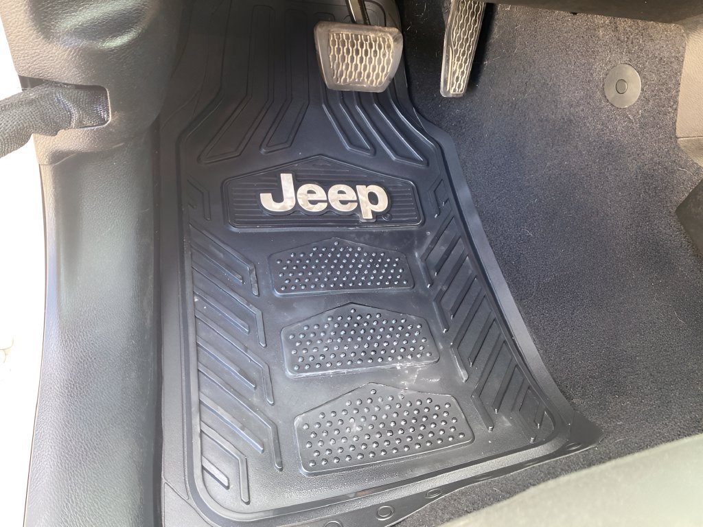 Used 2019 Jeep Wrangler Unlimited Sahara w/ Advanced Safety Group AWD/4WD image 11