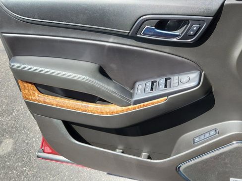 Used 2017 Chevrolet Suburban Premier image 6