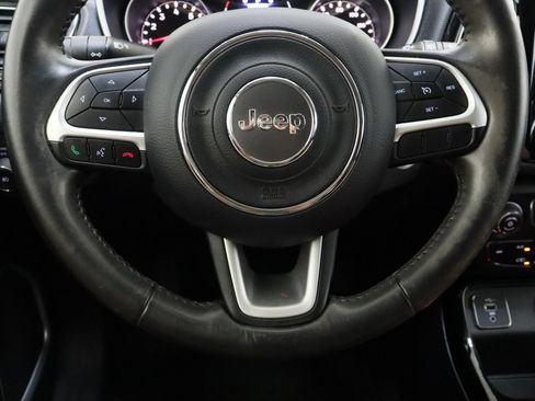 Used 2019 Jeep Compass Latitude FWD image 21