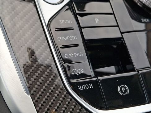 Used 2025 BMW X7 M60i w/ Climate Comfort Package image 22