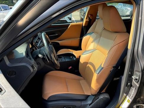 Used 2025 Lexus ES 350 w/ Premium Package FWD image 2