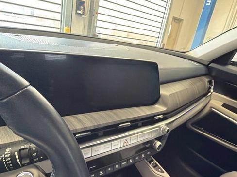 Used 2024 Kia Telluride AWD image 4