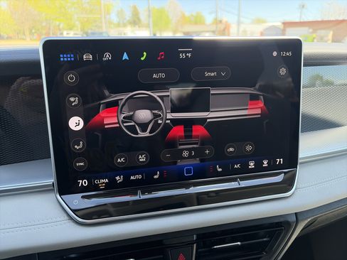 Certified 2025 Volkswagen Tiguan SE AWD/4WD image 25
